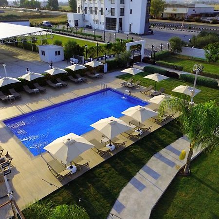 Cezar'S Airport Hotel Nicosia Exterior photo