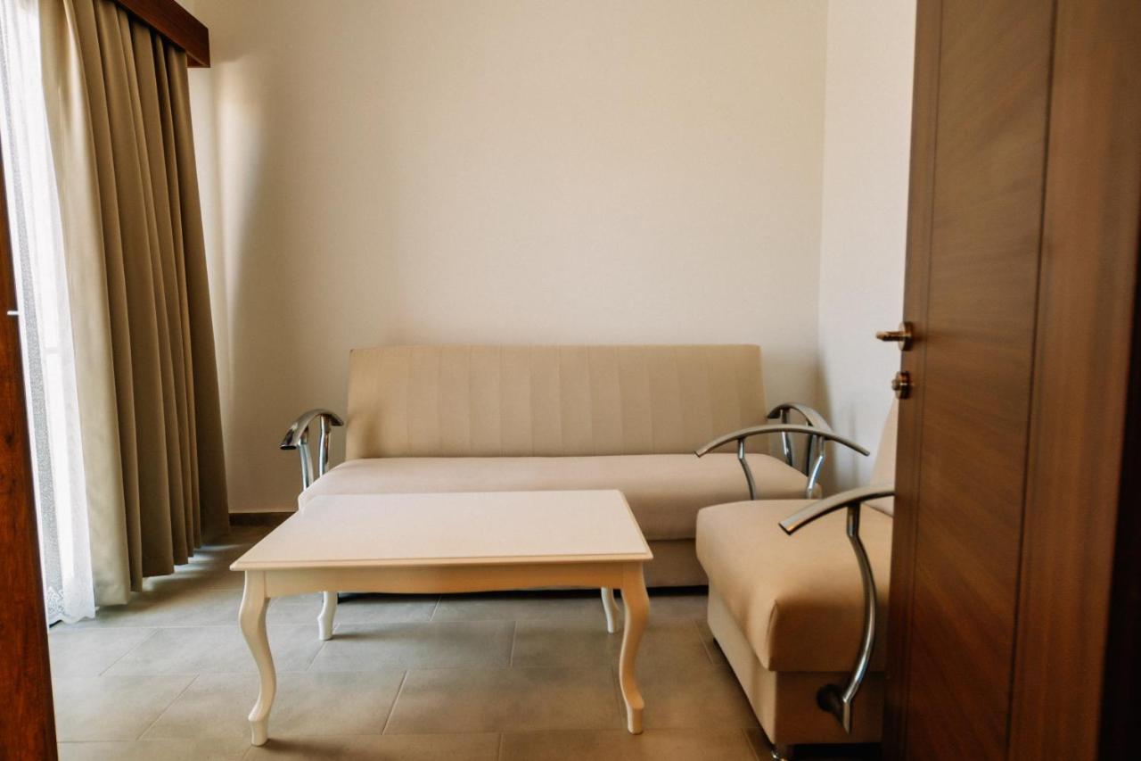 Cezar'S Airport Hotel Nicosia Exterior photo