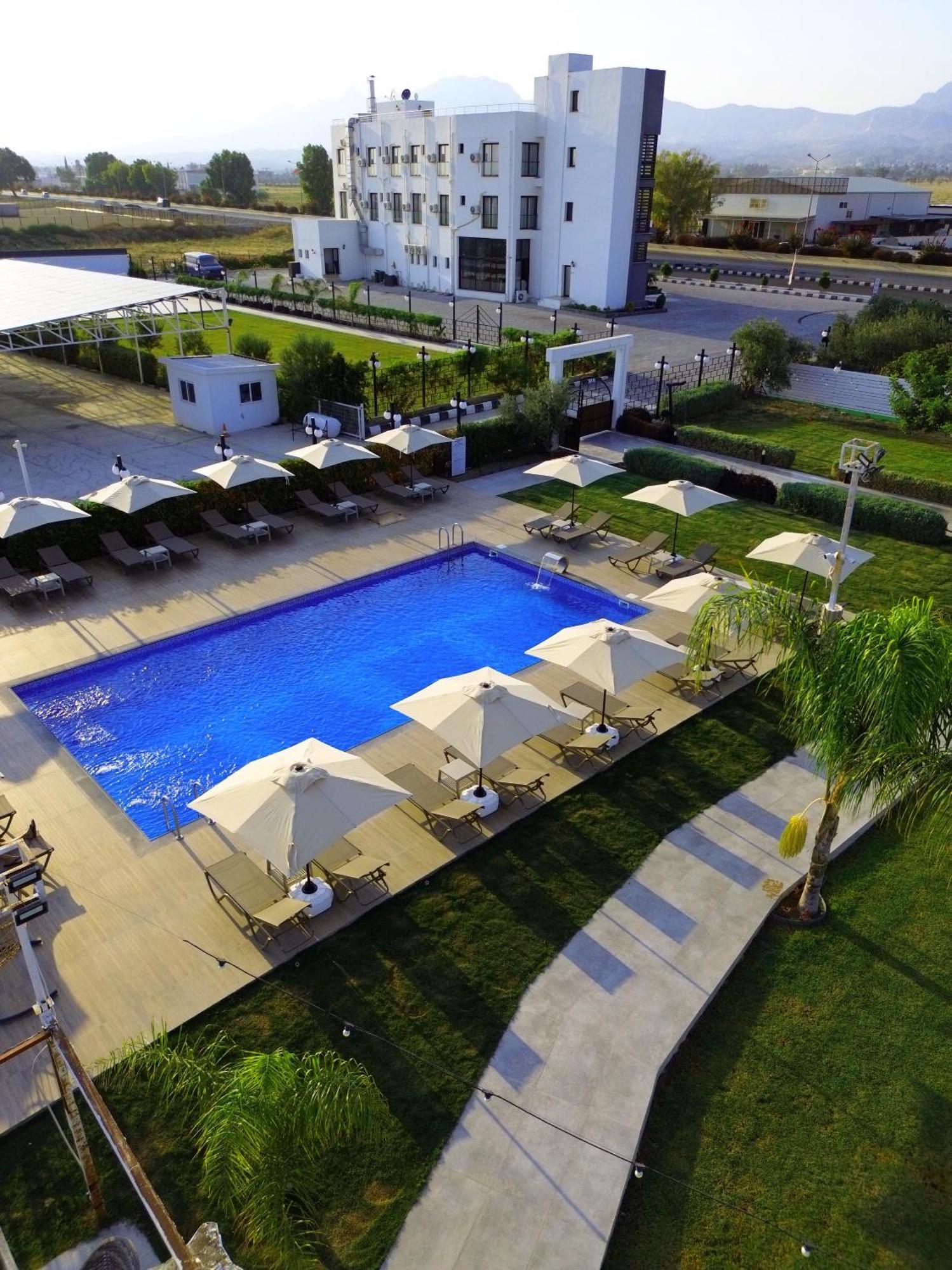 Cezar'S Airport Hotel Nicosia Exterior photo